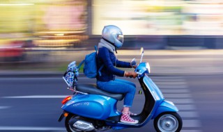 踩踏板车正确方法 这样脚踩起动最快