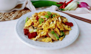 鸡蛋炒年糕简单又好吃 简单做好吃的鸡蛋炒年糕的方法步骤