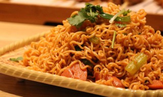 炒方便面怎么做简单又好吃 炒方便面的简单做法