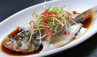 最简单的蒸鱼 清蒸鲈鱼的做法