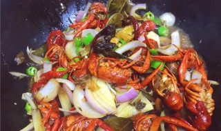 虾炒洋葱的方法 家常做法也很好吃