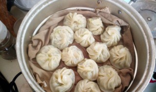 小笼包如何做汤汁 小笼包怎么做里面才会有汤汁 。