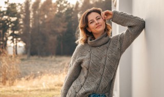 毛衣静电粘在身上怎么办 毛衣静电粘在身上有什么解决方法