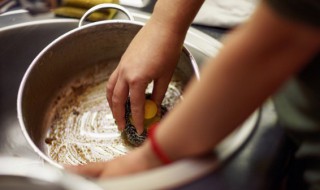 旧铁锅生锈除锈技巧 对付铁锅生锈的小方法