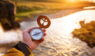 指南针红色的一头指向哪个方向 指南针红色的一头指向的是北方吗