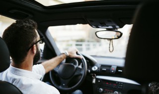 车上被喷漆用什么去除 如何去除车上被喷漆