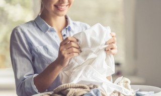 白色衣服果渍如何清洗干净 白色衣服果渍清洗干净的小妙招