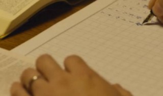 大珠小珠落玉盘所形容的是什么乐器的弹奏声 琵琶行原文理解