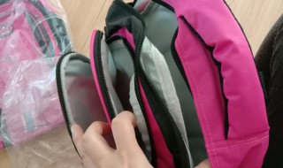 比较厚的书包怎么样清洗干净 比较厚的书包清洗干净的方法