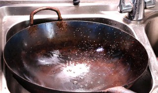 铁锅开锅后隔多久可以炒菜 铁锅开锅多久能炒菜用