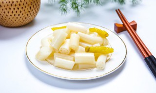 像藕带一样的菜叫什么 像藕带一样的菜叫鸡头苞是吗