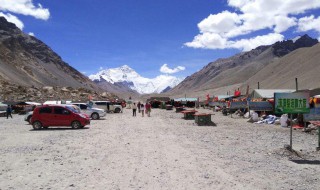 中国第一次登珠峰是什么时候 队友有谁