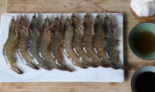 去虾线最快的方法 方便快速又干净去虾线