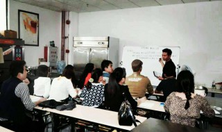 侯瓒是什么职业 家庭经历都有哪些事情