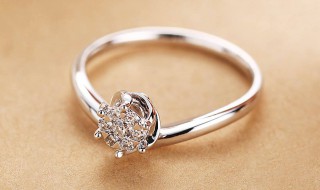 尾指带戒指代表什么 尾指带戒指代表的寓意