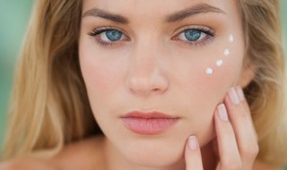 怎么涂眼霜 涂眼霜的方法