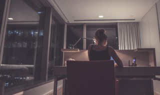 又熬夜的说说心情短语 关于熬夜的说说