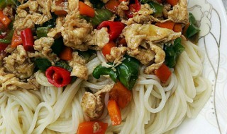 青椒鸡蛋面如何做 做青椒鸡蛋面的步骤