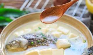 要怎么做鲫鱼汤好吃 好喝的鲫鱼汤做法