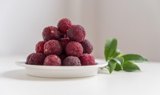 杨梅能不能和牛奶一起吃 可不可以一起吃杨梅和牛奶