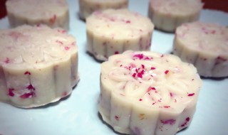 玫瑰冰皮月饼的做法 玫瑰冰皮月饼怎么做