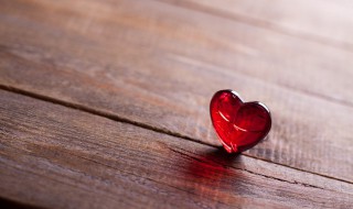 生命诚可贵爱情价更高下句是什么 生命诚可贵爱情价更高的后一句是什么