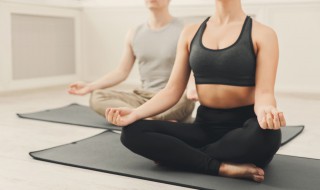 单盘腿正确坐姿 单盘腿正确坐姿介绍