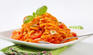 西红柿鸡蛋焖面的做法 教你西红柿鸡蛋焖面的做法