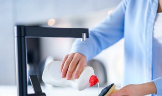 地毯洒红酒用什么洗 地毯洒红酒用啥洗