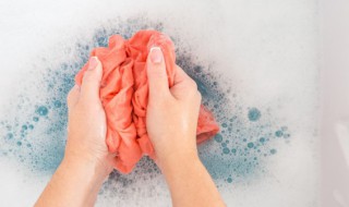 洗衣服掉颜色有什么好方法 洗衣服掉颜色有什么办法