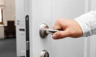 大铁门蹭地面怎么处理 大铁门蹭地面如何处理