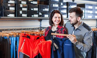 裤子的绳子怎么塞回去 抽绳裤子绳子掉了怎么塞回去