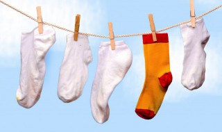 袜子硬了怎么变软 袜子硬了变软的方法