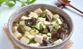 蒸猪血豆腐怎么做 蒸猪血豆腐的做法步骤