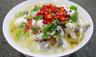 怎么做鲶鱼呢 制作鲶鱼酸菜豆腐的方法