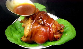 如何做酱猪肘 酱猪肘的家常做法