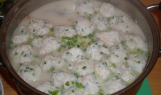 鱼丸粥如何做 鱼丸粥简单美味的做法