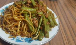 红烧肉焖面如何做 红烧肉焖面的做法