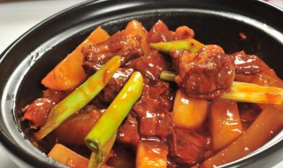 焖牛腩肉方法 白萝卜焖牛腩的做法