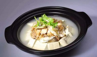 豆腐炖鱼最简单的做法 自制豆腐炖鱼的做法步骤