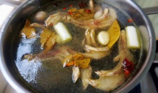 酸辣鸭脚汤怎么做 酸辣鸭脚汤如何做