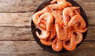 红酒焖大虾如何做 怎么做红酒焖大虾