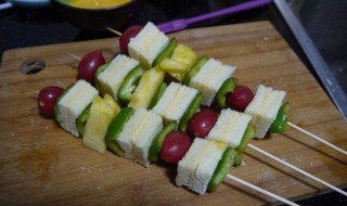 吐司烤串如何做 吐司烤串太好吃了