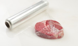 带刀口的保鲜膜怎样拆开 带刀口的保鲜膜如何拆开