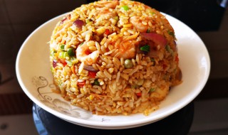 如何炒出简单好吃的酱油炒饭 怎么做酱油炒饭