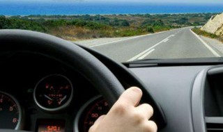 新手开车上路怎样看两侧距离 都有什么办法