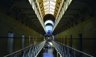 梦见监狱预示着什么 是什么意思