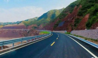 请问我国公路法108国道线路面边沟外是多少用地 公路法规定了公路用地的范围