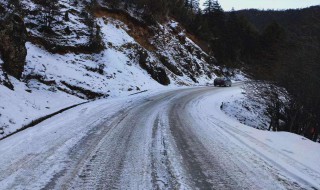 刚下雪的路面滑吗 开车要注意什么?