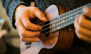 尤克里里怎么弹 尤克里里简单入门教学